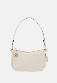 Sac à main en cuir beige de forme incurvée, avec du matériel doré et une seule bandoulière ajustable. Doté d'une fermeture éclair et d'un détail de logo.