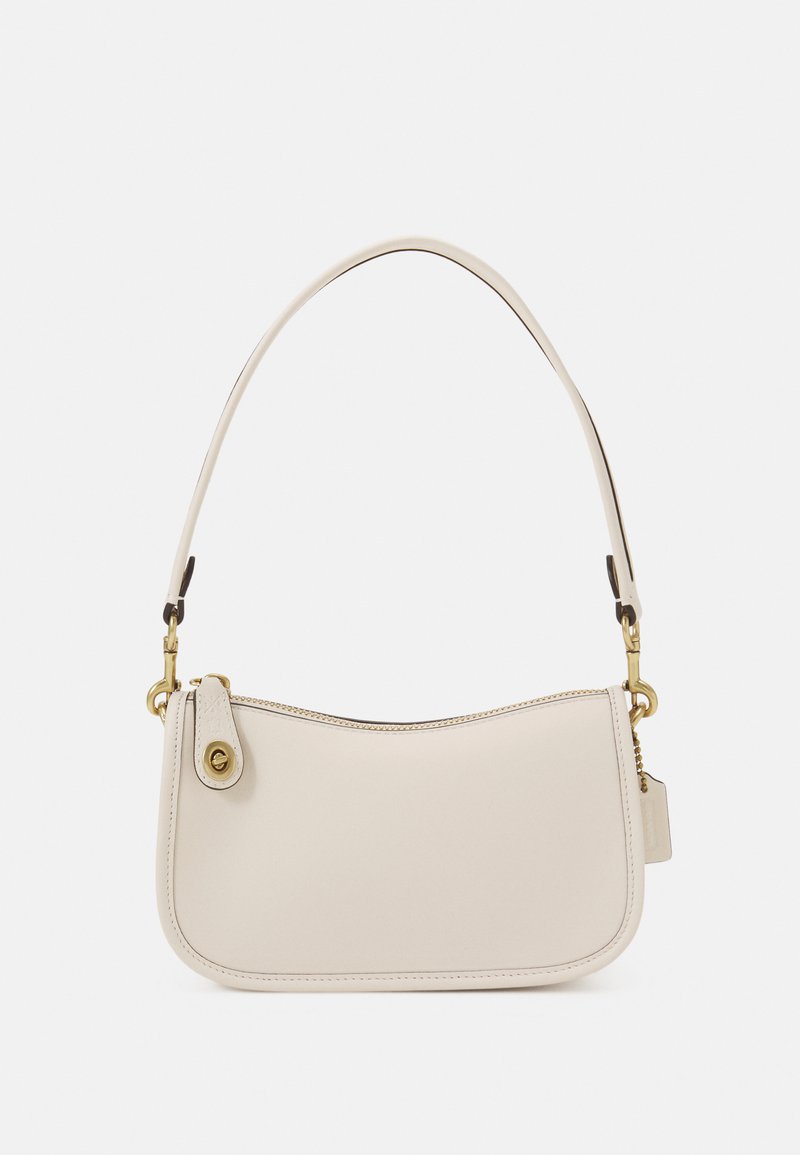 Sac à main en cuir beige de forme incurvée, avec du matériel doré et une seule bandoulière ajustable. Doté d'une fermeture éclair et d'un détail de logo.