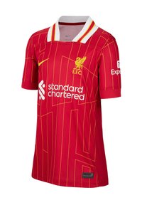 Maglia da calcio rossa con linee gialle accentate. Caratterizzata da un colletto classico, maniche corte e loghi degli sponsor sul davanti e sulla manica.