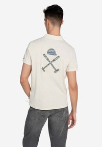 No seleccionado, light camel