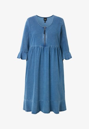 Ulla Popken, LOOK RUFFLED MIDI - Vestito di jeans - blue denim