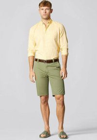 Meyer B PALMA - Shorts - oliven