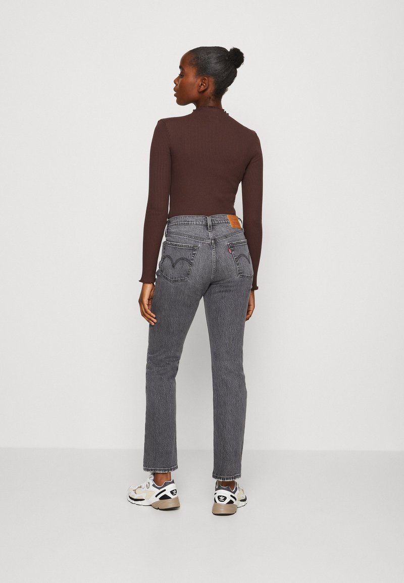 straight leg levi 501