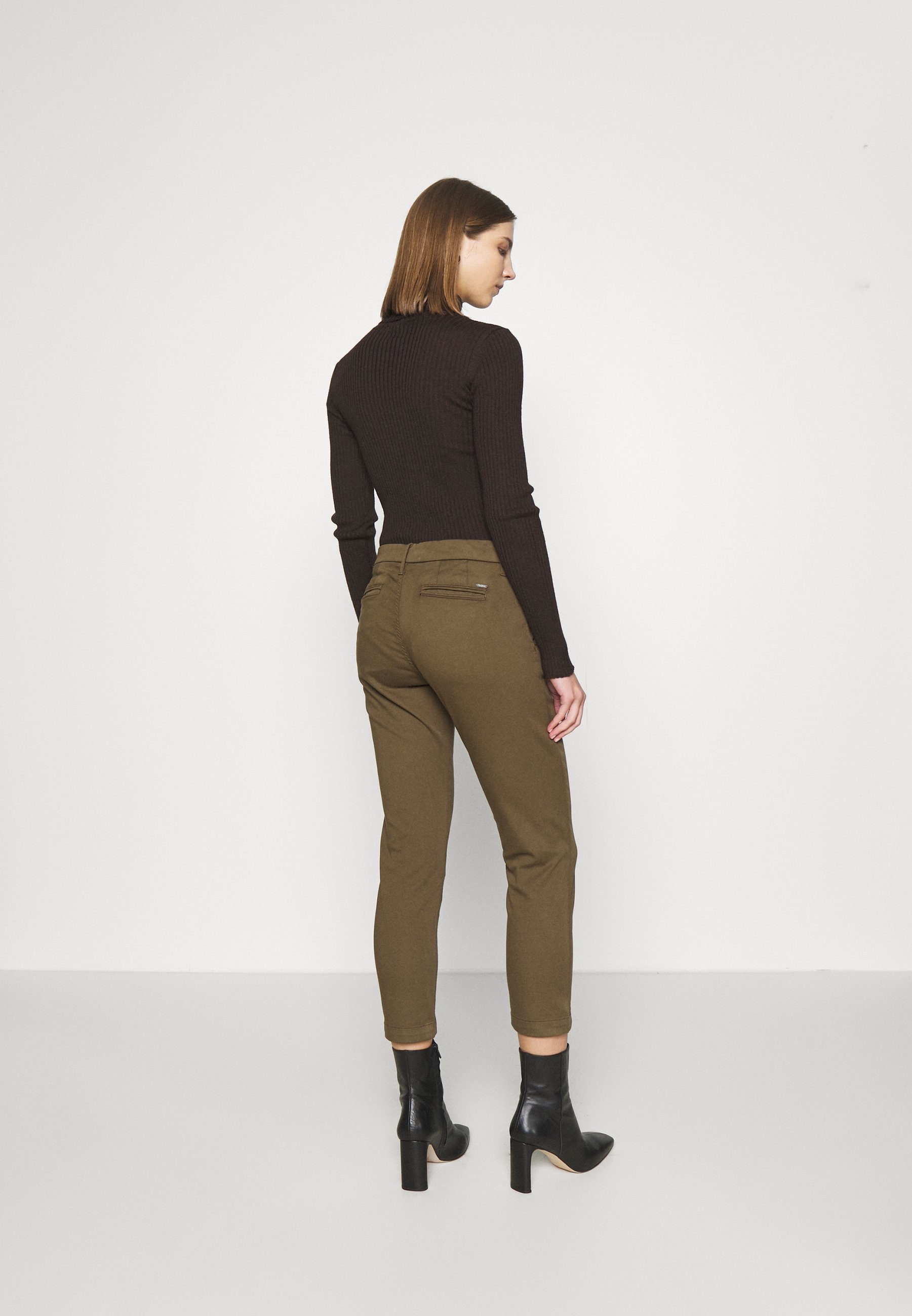 Pepe Jeans MAURA - Chino stiliaus kelnės - walnut/alyvuogių - Zalando.lt