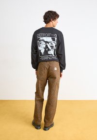 Carhartt WIP SINGLE KNEE PANT - Tygbyxor - tamarind