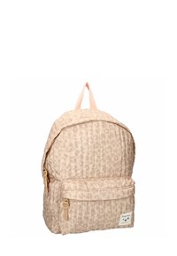 Beige quiltet rygsæk med struktureret stof, pink detaljer og en frontlomme med lynlås. Har et håndtag på toppen til bæreevne.