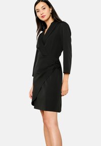 LolaLiza WITH BUCKLE - Denné šaty - black