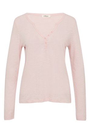 Helles rosa Langarmoberteil mit V-Ausschnitt und drei Knöpfen. Hergestellt aus weichem Stoff mit leicht strukturierter Oberfläche.
