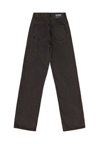 Schwarze Denim-Hosen mit geradem Bein, fünf Taschen und einem Etikett am Bund. Der Stoff hat eine strukturierte Oberfläche.
