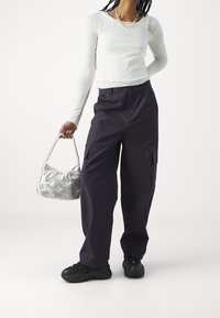 adidas Originals Cargobyxor - dark purple