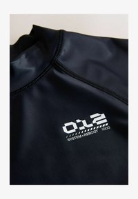 Ikke valgt, black lightening bolt