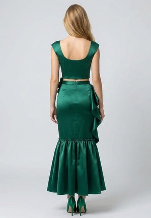 Outfitters Nation, FALDA LARGA SIRENA SATINADA CON VOLANTE Y FLOR - Falda larga - verde