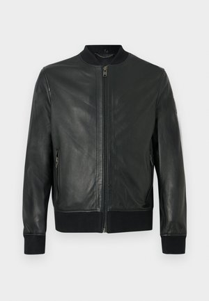 Giubbotto bomber in pelle nera con cerniera frontale, colletto, polsini e orlo a coste, dotato di tasche laterali con cerniera e finitura liscia.