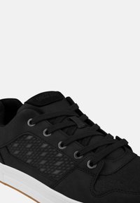 normani Outdoor Sports MILWAUKEE SNEAKER LOW - Skateschuh - schwarz