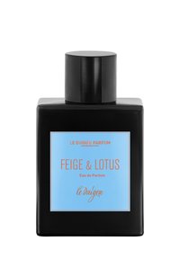 Schwarze rechteckige Flasche mit matter Oberfläche. Blaues Etikett mit oranger Schrift, auf dem steht "FEIGE & LOTUS Eau de Parfum" sowie der Markenname. Schlichtes Design.