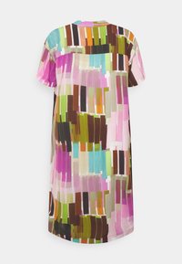 Lyhythihainen mekko, jossa on monivärinen abstrakti kuosi, jossa on suorakulmaisia muotoja pinkin, ruskean, green ja sinisen sävyissä. Sileä kangas.