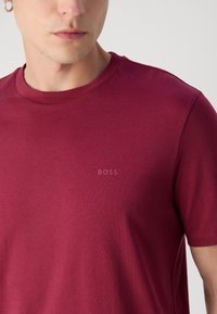 BOSS THOMPSON - Basic póló - dark red