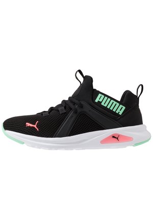 Zwarte Puma-sneaker met roze en mintkleurige accenten, mesh bovenwerk, witte zool, en "PUMA" logo aan de zijkant en hielstuk.