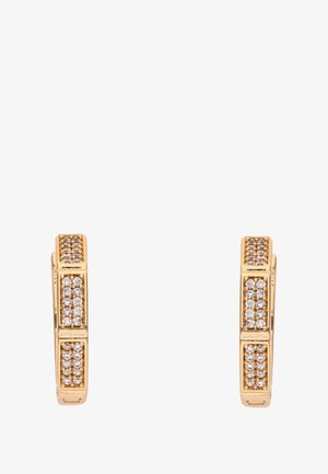 Boucles d'oreilles en or en forme de créoles avec trois sections rectangulaires, chacune sertie de petites pierres précieuses rondes et transparentes.