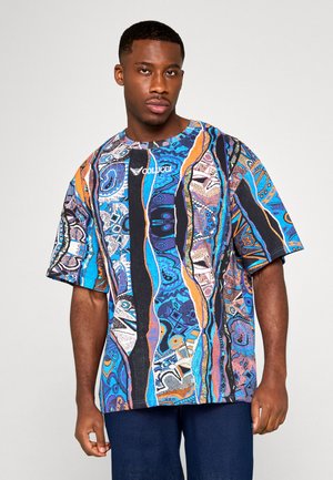 Colucci SIGNATURE TEE - Apdrukāts T-krekls - aop blue orange