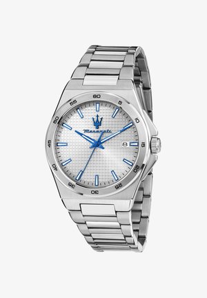 Orologio da polso Maserati in argento con indicatori delle ore e lancette blu, quadrante texturizzato, datario e bracciale a maglie in acciaio inox.