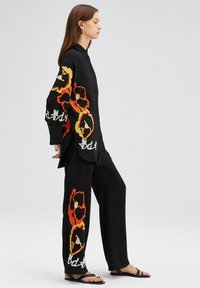 Touché Privé EMBROIDERED VISCONE SHIRT - Camicia - black