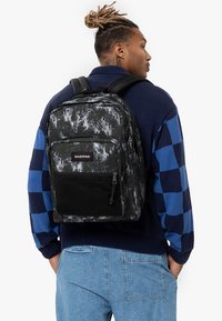 Eastpak PINNACLE - Zaino - flame dark
