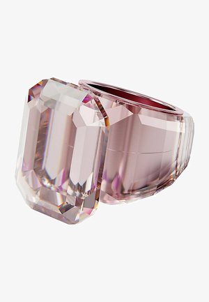 Két facettált gyűrű átlátszó rózsaszín árnyalatban. A baloldali gyűrű nyolcszögletű formájú, míg a jobboldali lekerekített élekkel rendelkezik. Simább felületkezelés.