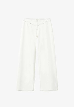 Pantaloni albi cu croială largă, confecționați din denim, cu închidere cu fermoar, detalii cusute vizibil și o textură curată, netedă.