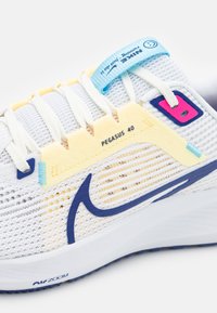 Nike Performance AIR ZOOM PEGASUS 40 - Zapatillas running asfalto - white