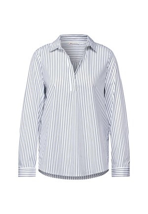 Blusa blanca con rayas verticales azul marino, mangas largas y escote en forma de V. Presenta un dobladillo curvado y puños abotonados. La tela parece suave.