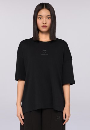 - T-shirt basic
