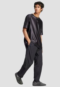adidas Originals Pamata T-krekls - black