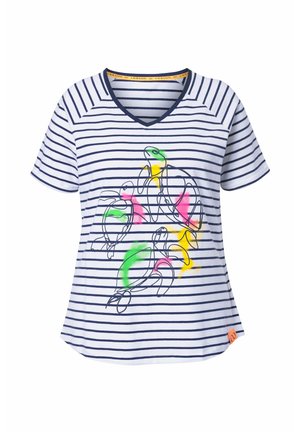 Camiseta de algodón con rayas horizontales en azul marino y blanco, cuello en V y un gráfico colorido de una tortuga en verde, amarillo y rosa. Acento de logo en naranja.
