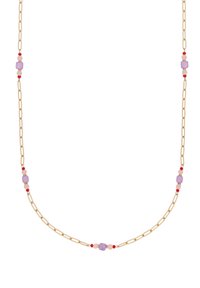 Guld-tone halskæde med forlængede kædelinks og indlagte lilla og røde perler, som skaber et dekorativt og tekstureret design.