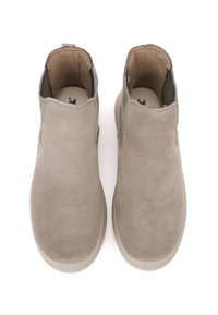 Stivaletti alla caviglia in suede beige con pannelli laterali elasticizzati, punta rotonda e suola in gomma. Interno foderato in materiale morbido per il massimo comfort.