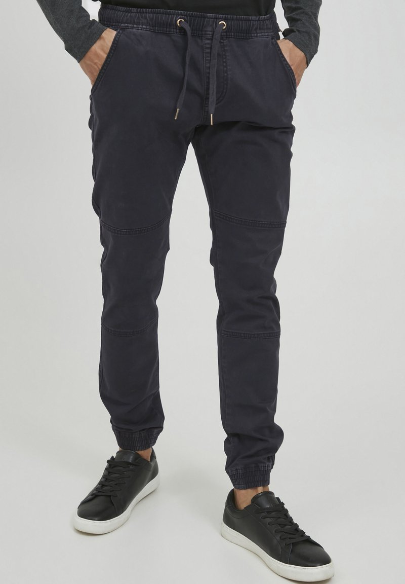 INDICODE JEANS - IDBRONTUS  - Jeans Tapered Fit - black, Ingrandire