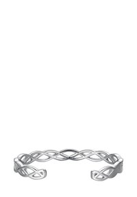 Silbernes Armreifen mit einem ineinander verwobenen Design, das eine glatte Textur und offene Enden aufweist. Breites Band mit einem zarten, verdrehten Muster.