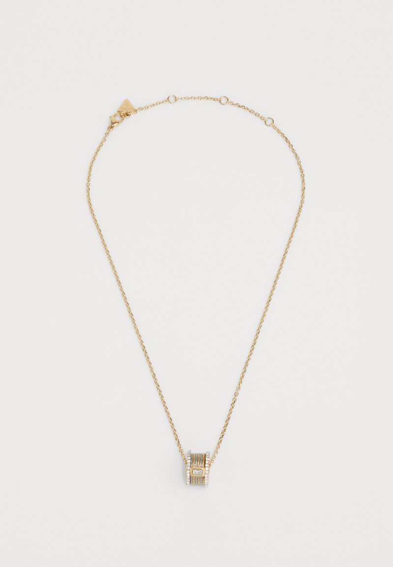 Collana placcata in oro con un pendente testurizzato impreziosito da gemme trasparenti. La catena è sottile e delicata, in armonia con il design circolare del pendente.