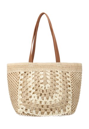 Beige geweven gehaakte tote tas met open patroon, stevige stoffen voering en twee bruine leren schouderbanden.