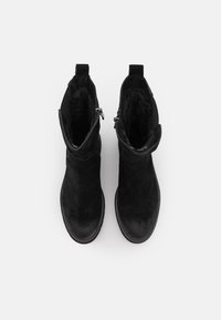 Marco Tozzi Platform boots - black antic