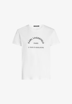 Hvit t-skjorte med korte ermer og svart tekst på forsiden som lyder "KARL LAGERFELD PARIS 21 RUE ST-GUILLAUME".