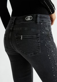 LIU JO WITH GEMSTONES - Uske traperice - black