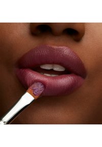 MAC LUSTREGLASS LIPSTICK - Huulipuna - good for my ego