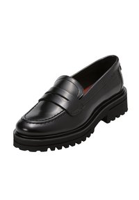 Mocasín de cuero negro con suela gruesa y estriada, costura tipo mocasín y una tira ancha sobre el empeine.