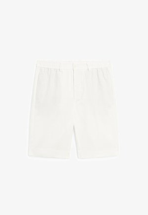 Shorts blancs ajustés avec un devant plat, une taille élastiquée et sans poches. Fabriqués dans un tissu léger, avec une texture douce.