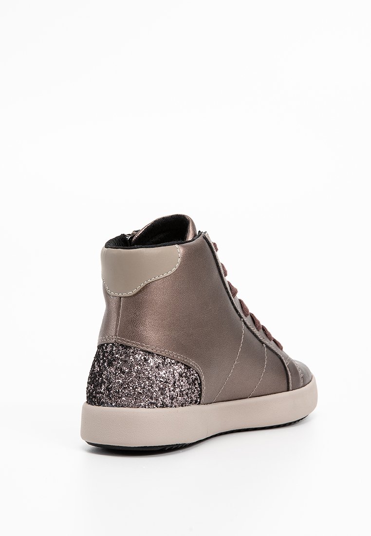 Baskets montantes avec finition marron métallisé, talon noir pailleté, col beige et semelle beige, vues de l'arrière droit sur un fond blanc.