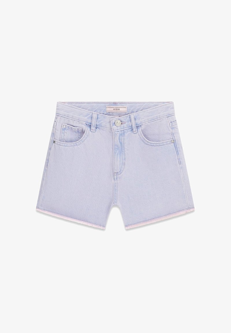 Pantalones cortos vaqueros azul claro con botón frontal, trabillas para el cinturón, dos bolsillos delanteros, un pequeño bolsillo para monedas y una etiqueta Guess en la cintura.