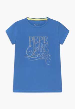 Blå bomullströja med korta ärmar, med silverglittrande texten "PEPE JEANS London" i stiliserad stil. Rund halsringning med gul accent.