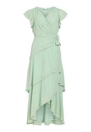 Svetlozelené zavinovacie šaty s krátkymi rozšírenými rukávmi, výstrihom do V, viacvrstvovým asymetrickým lemom a pásom v páse na pravej strane.